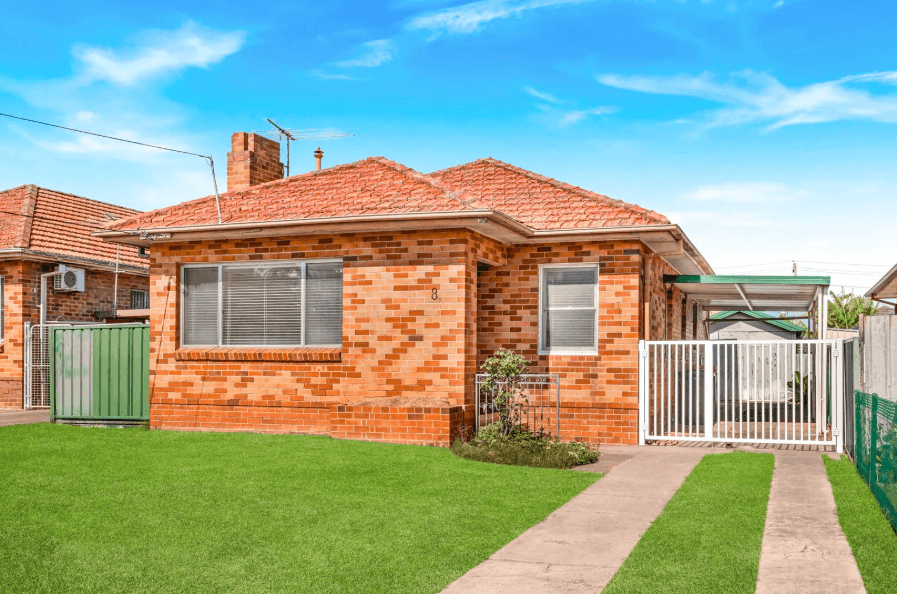 8 Seaman Ave, Fairfield East NSW 2165