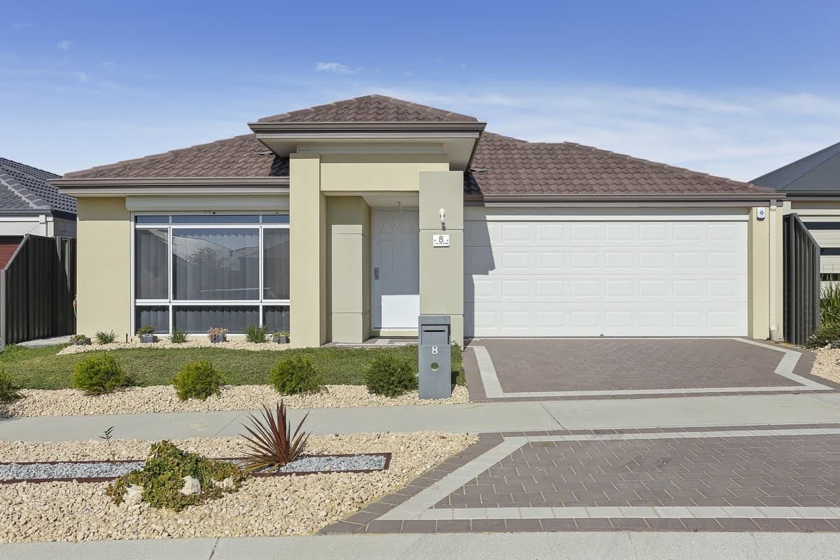 8 Lustre Rd, Eglinton WA 6034