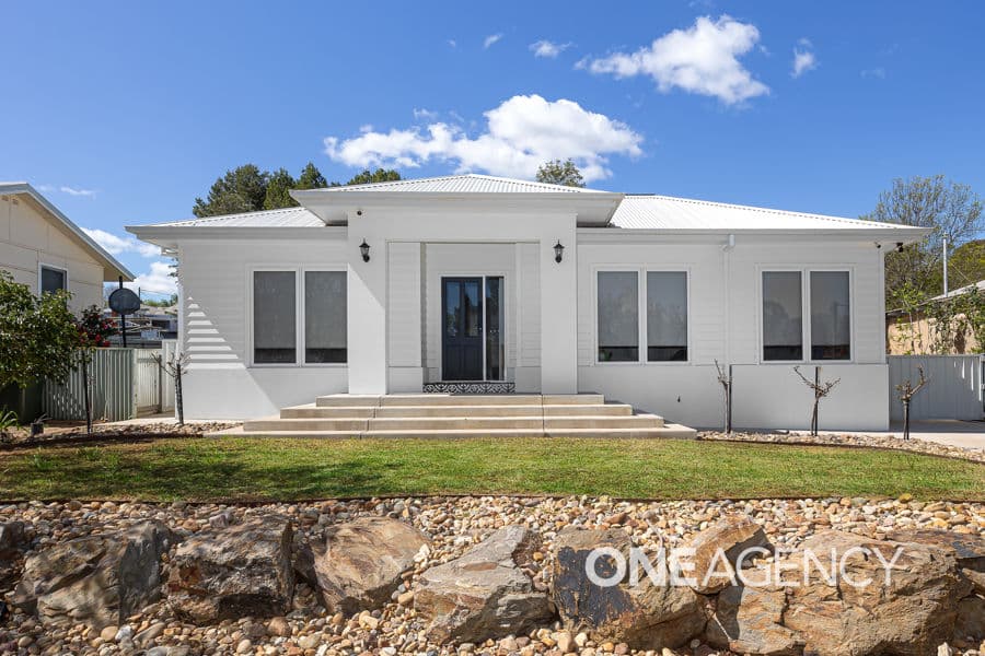 1 Mimosa Street, Coolamon NSW 2701