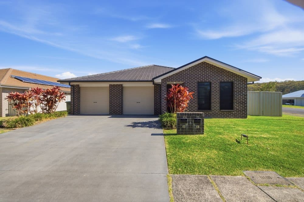 15-15A Sunshine Circuit, Emerald Beach NSW 2456
