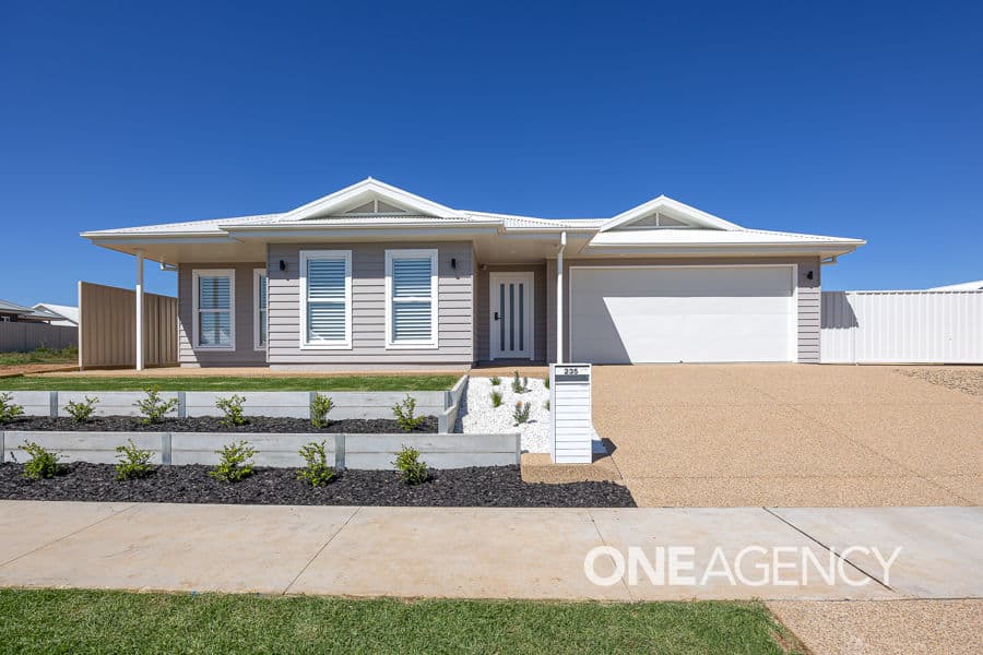 235 Muttama Parade, Gobbagombalin NSW 2650