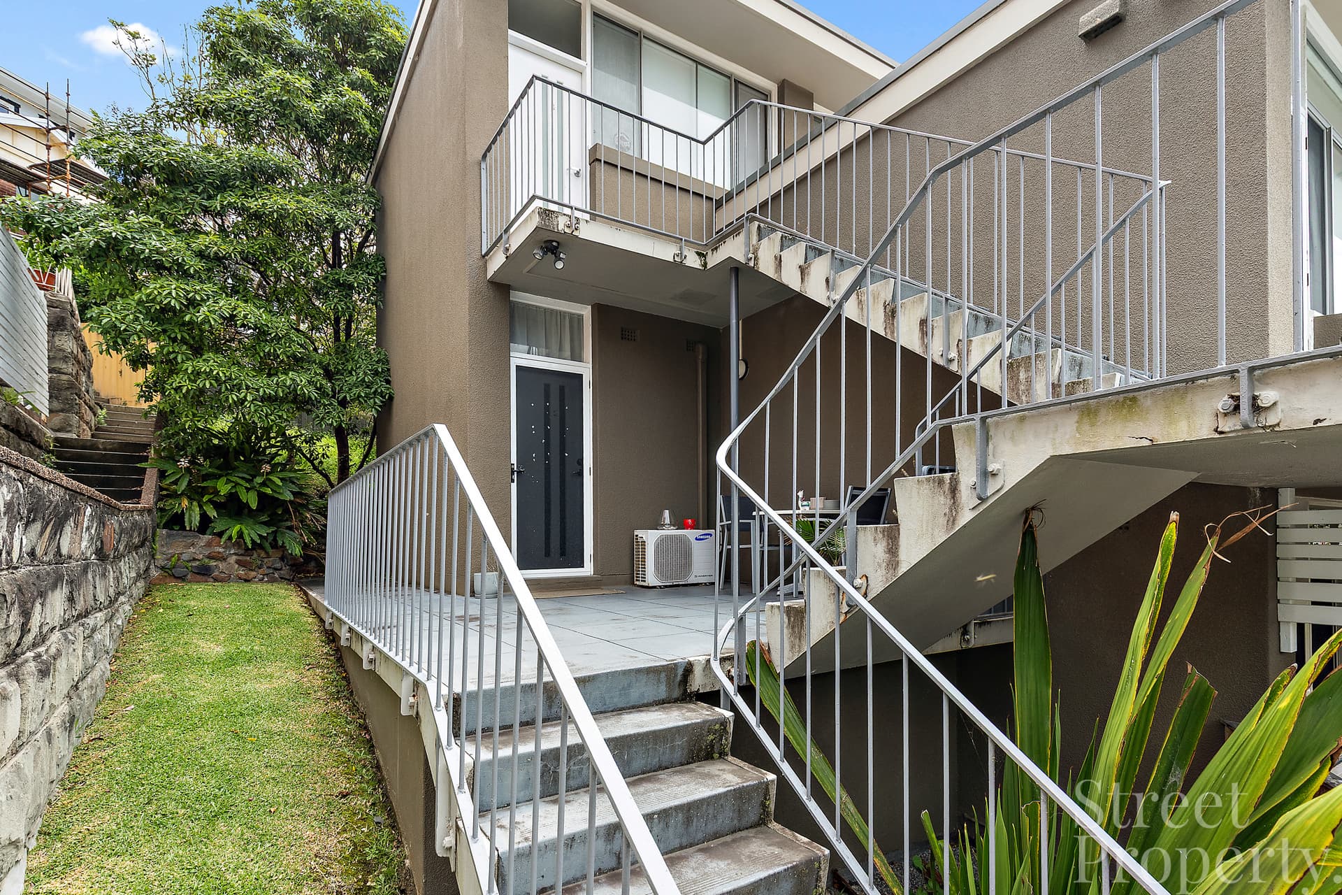 2/4 Hillview Crescent, The Hill NSW 2300