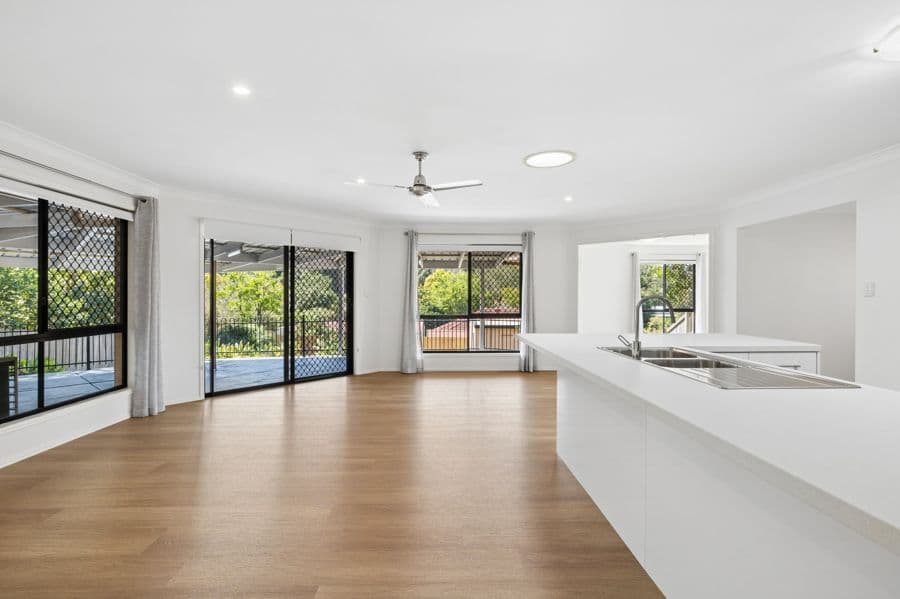 4 Mohr Court, Petrie QLD 4502