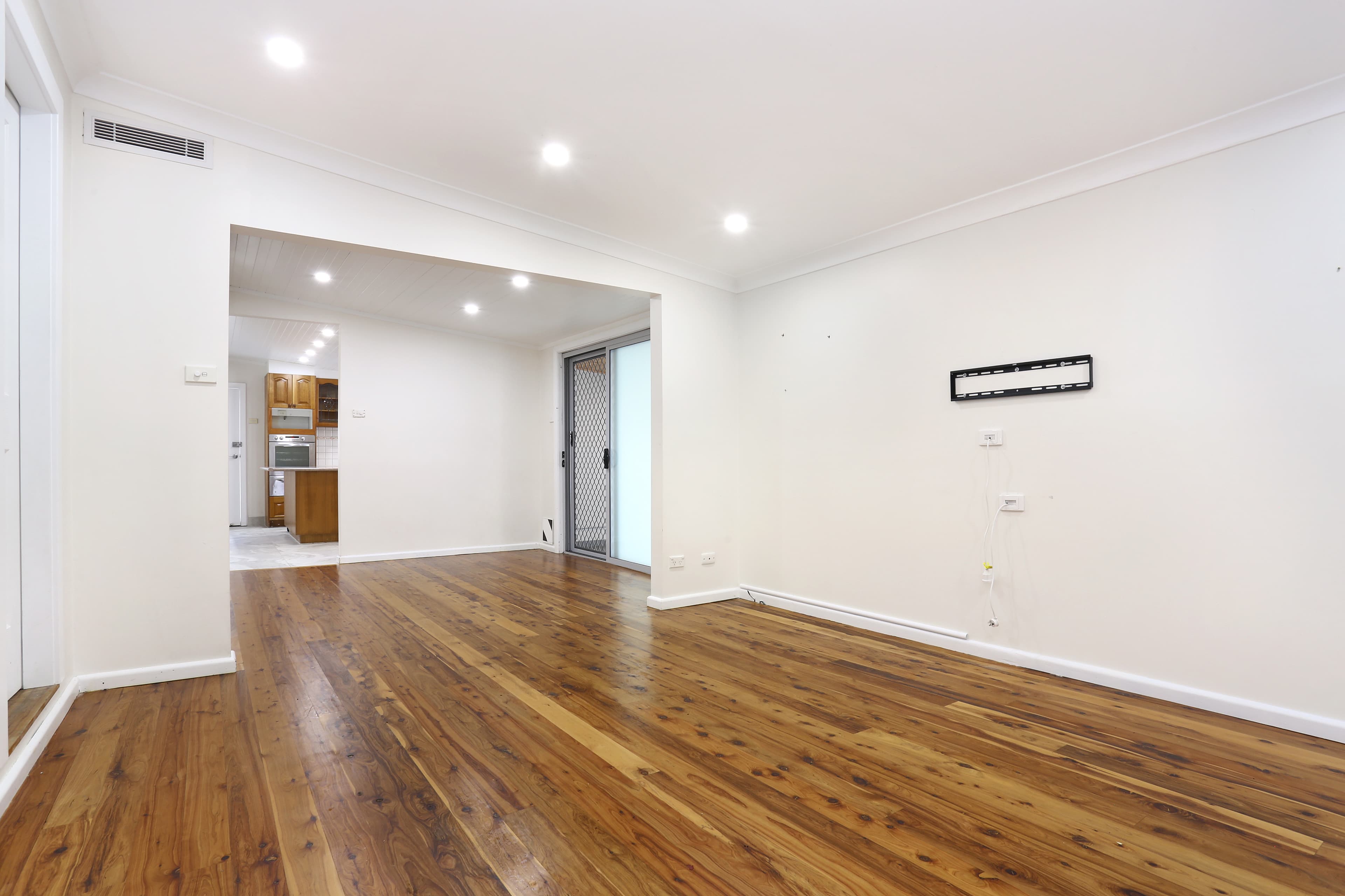 18 Faulds Rd, Guildford West NSW 2161
