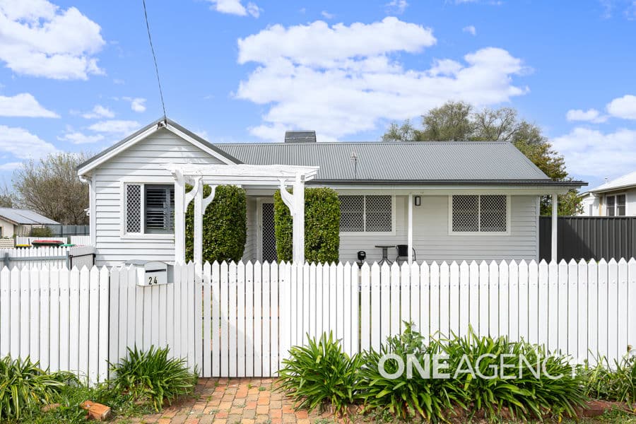 24 The Boulevarde, Kooringal NSW 2650