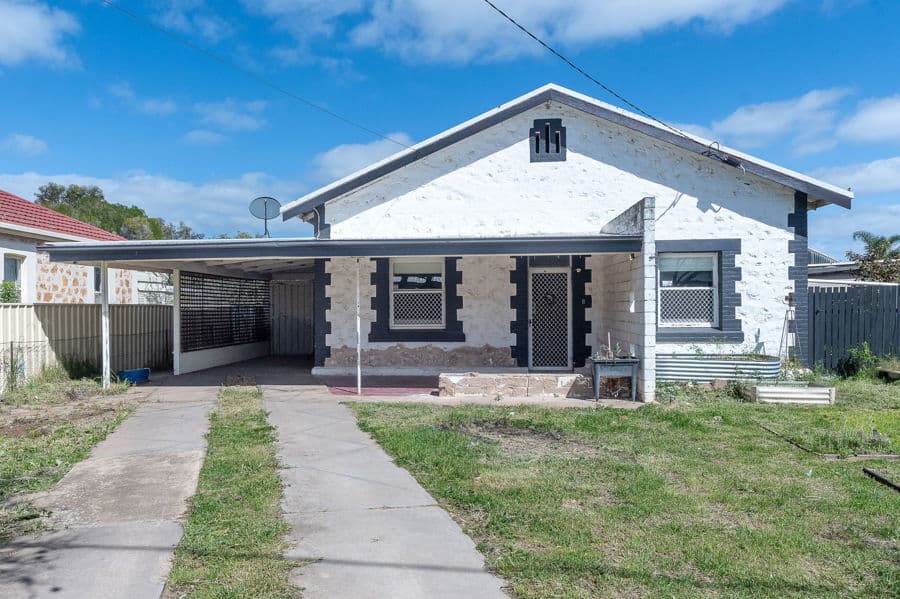 18 Charles Street, Murray Bridge SA 5253