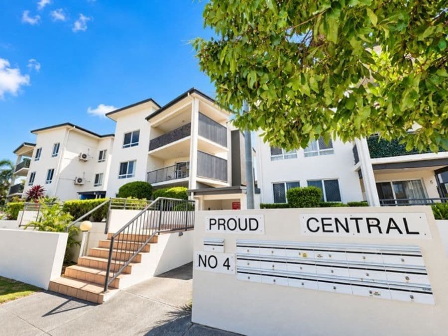 17/4 Proud Street, Labrador QLD 4215